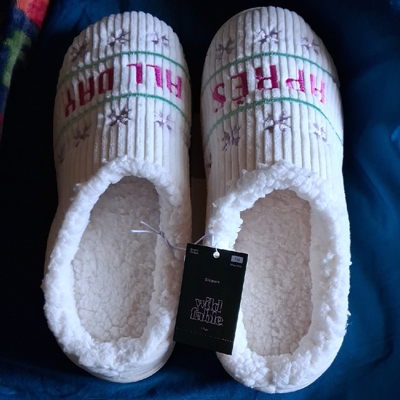 wild fable Shoes - Wild Fable White Festive Slippers